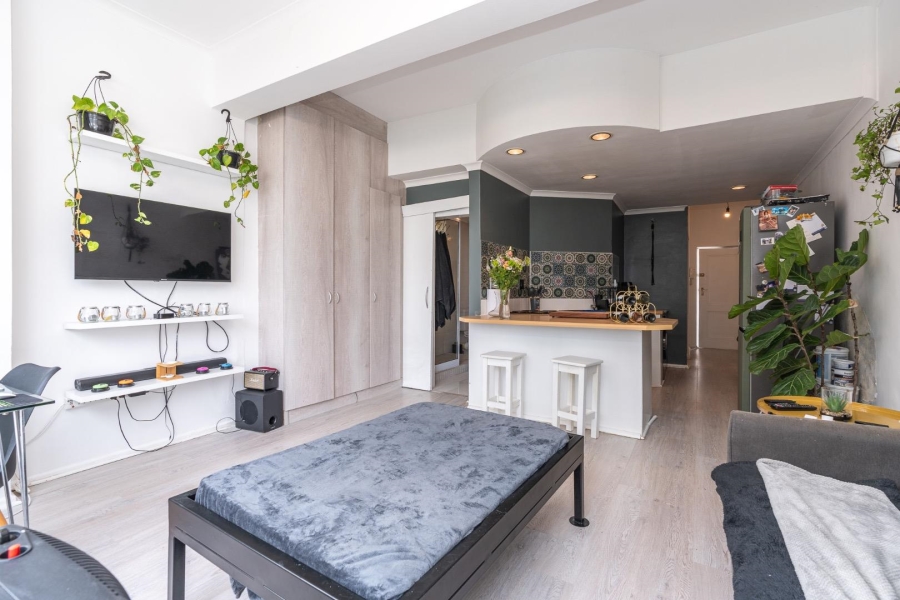 1 Bedroom Property for Sale in Sea Point Western Cape